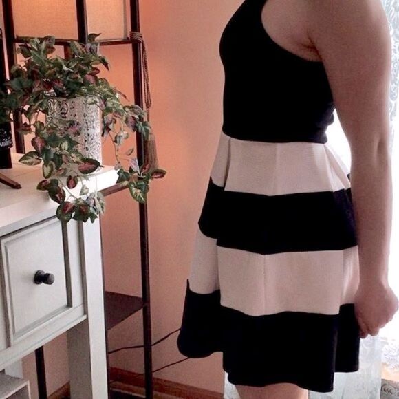 AQUA FLARE MINI DRESS BLACK/WHITE S NWT - Picture 16 of 16